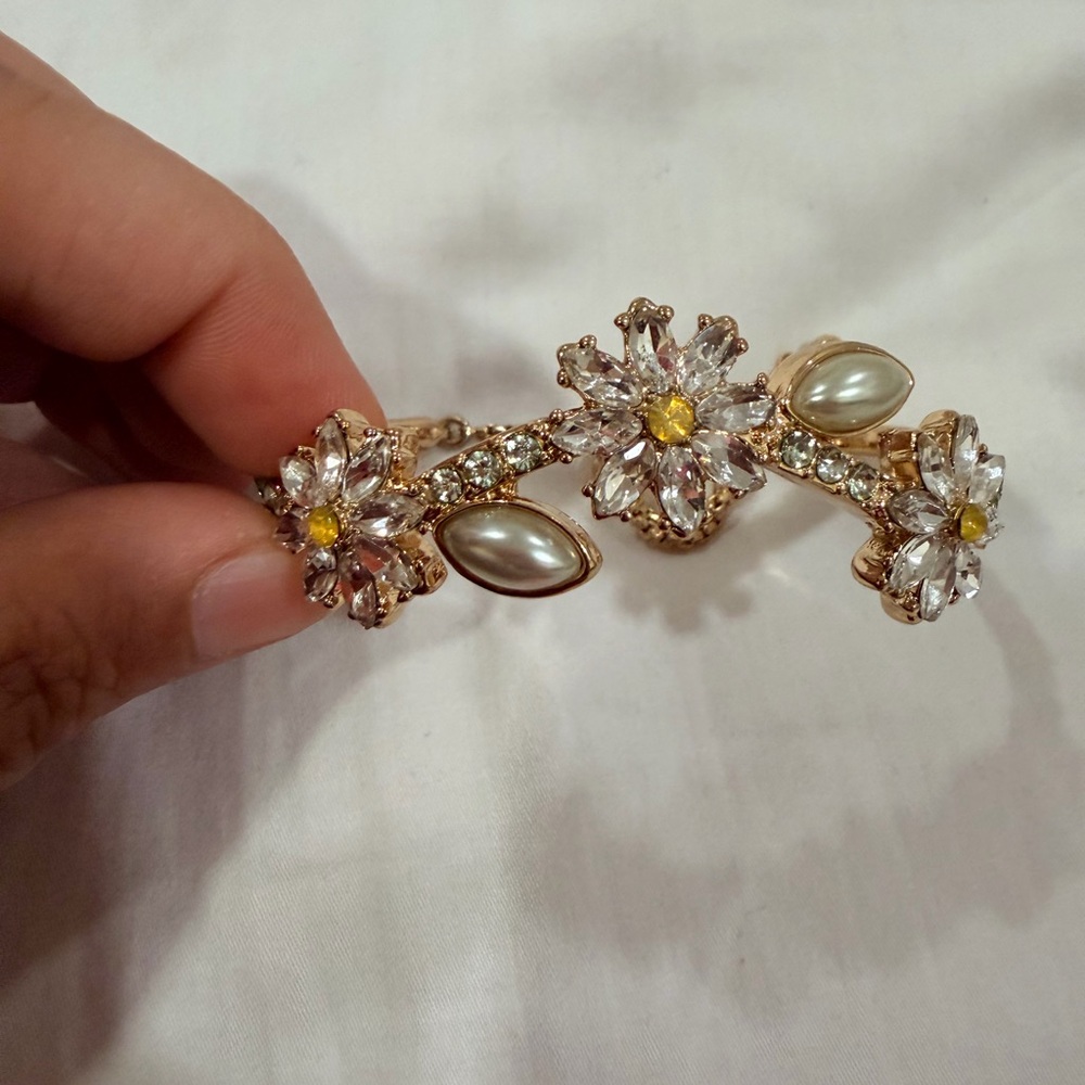 Gold Floral Crystal bracelet